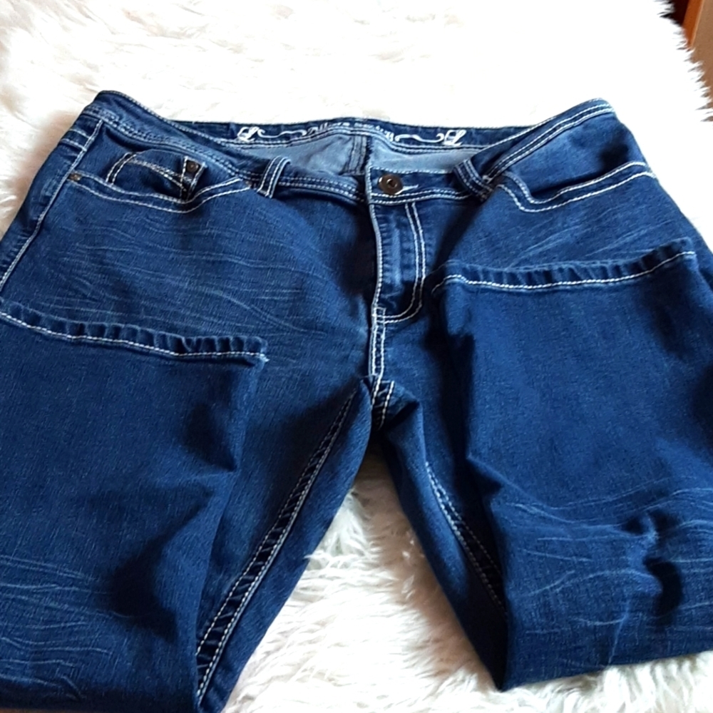 Allure Lawman Embroidery Capri Stretch Jeans 1W
